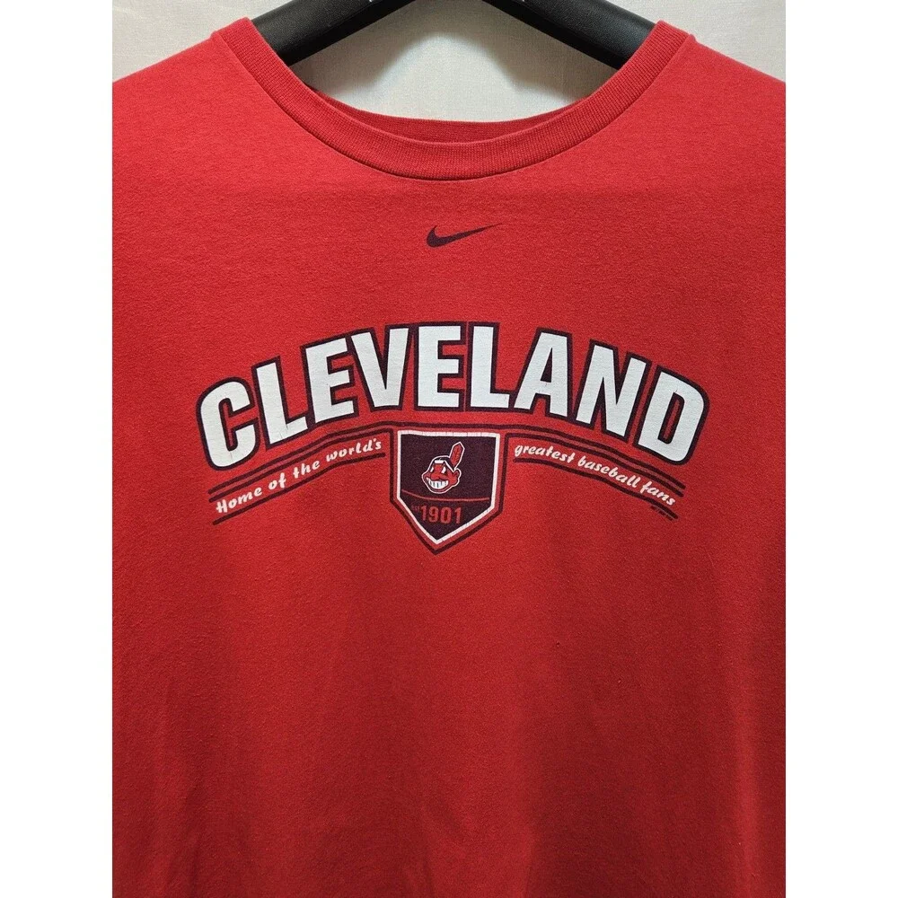 Nike Men XL Red Cleveland Indians Top Sporty Vintage Retro Fan Wear MLB Baseball